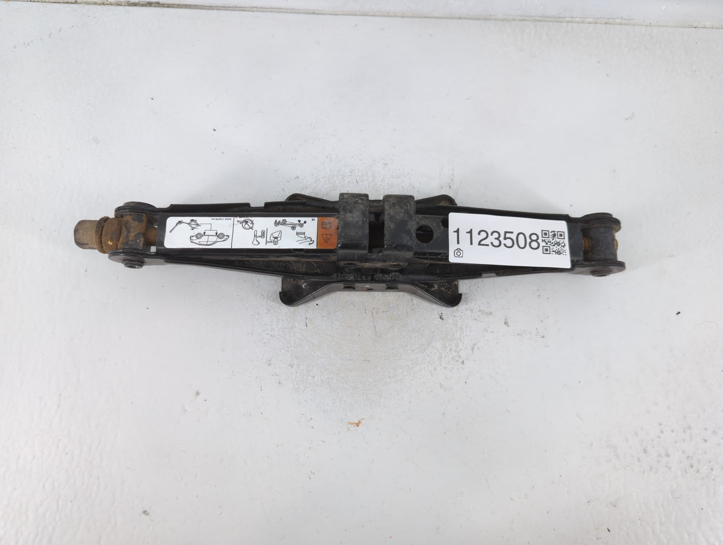 2008 Ford Fusion Spare Scissor Car Jack 1123508 - Oemusedautoparts1.com