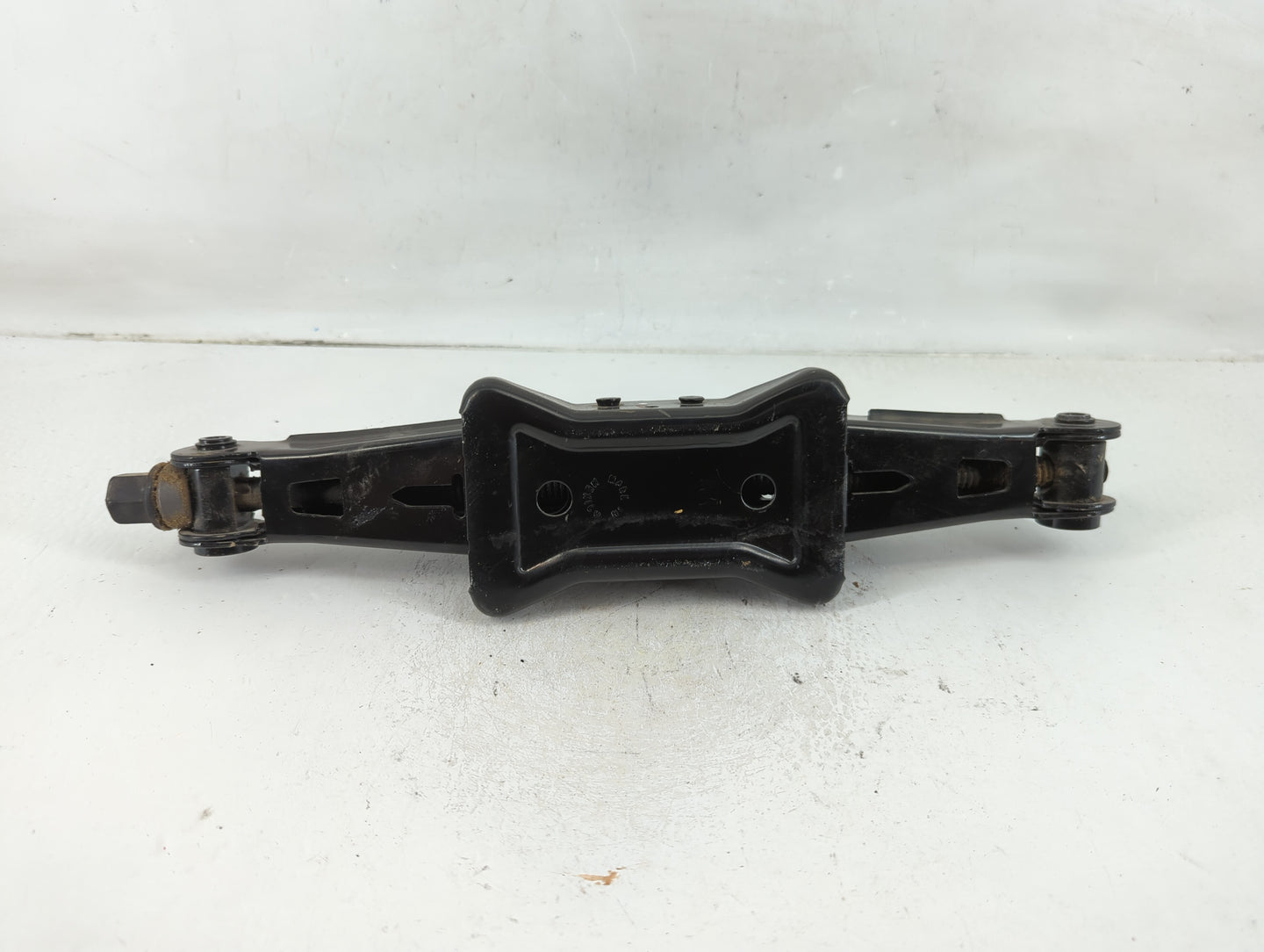 2008 Ford Fusion Spare Scissor Car Jack 1123508 - Oemusedautoparts1.com