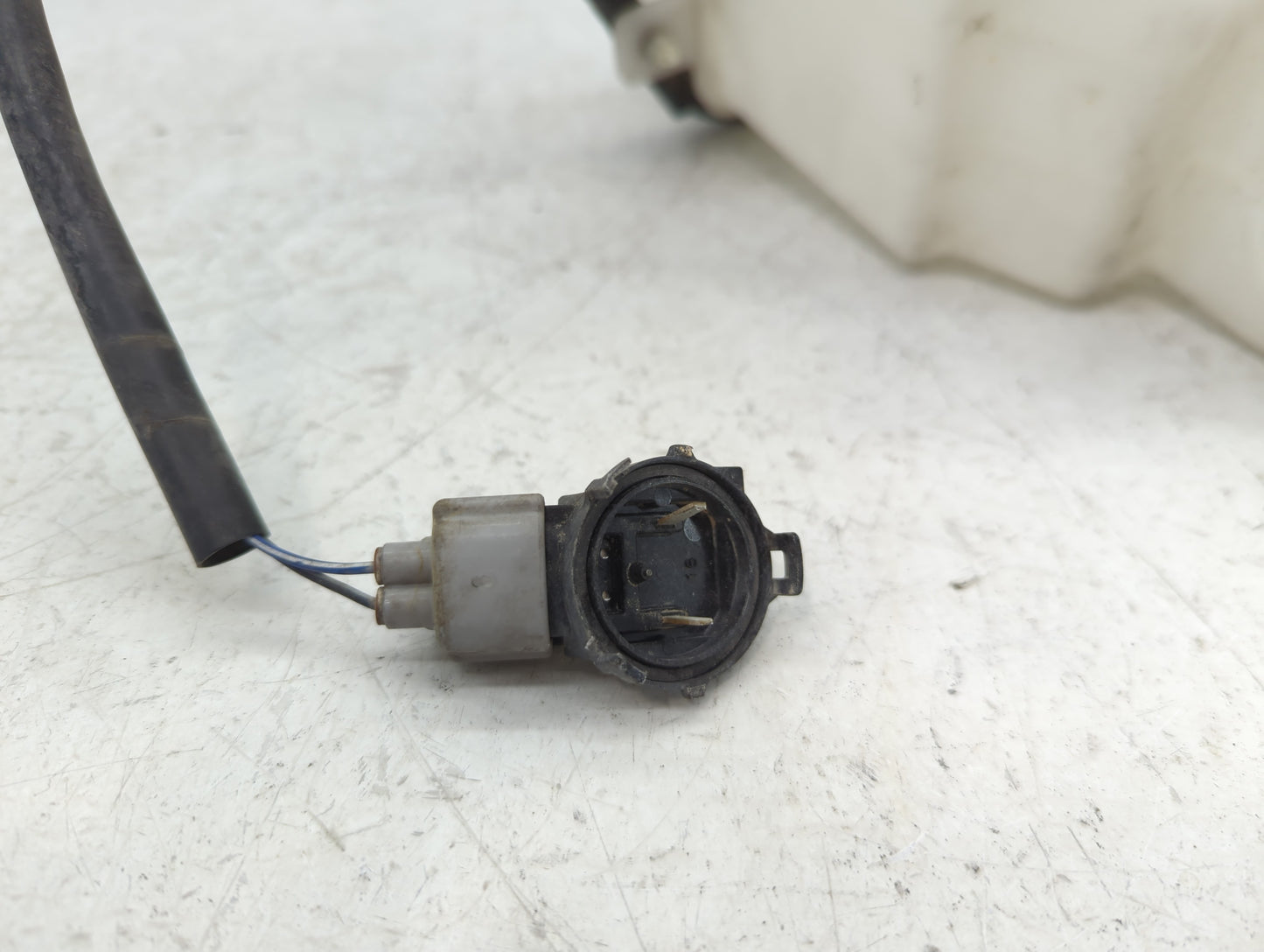 2006-2012 Ford Fusion Windshield Washer Fluid Reservoir Bottle Oem - Oemusedautoparts1.com