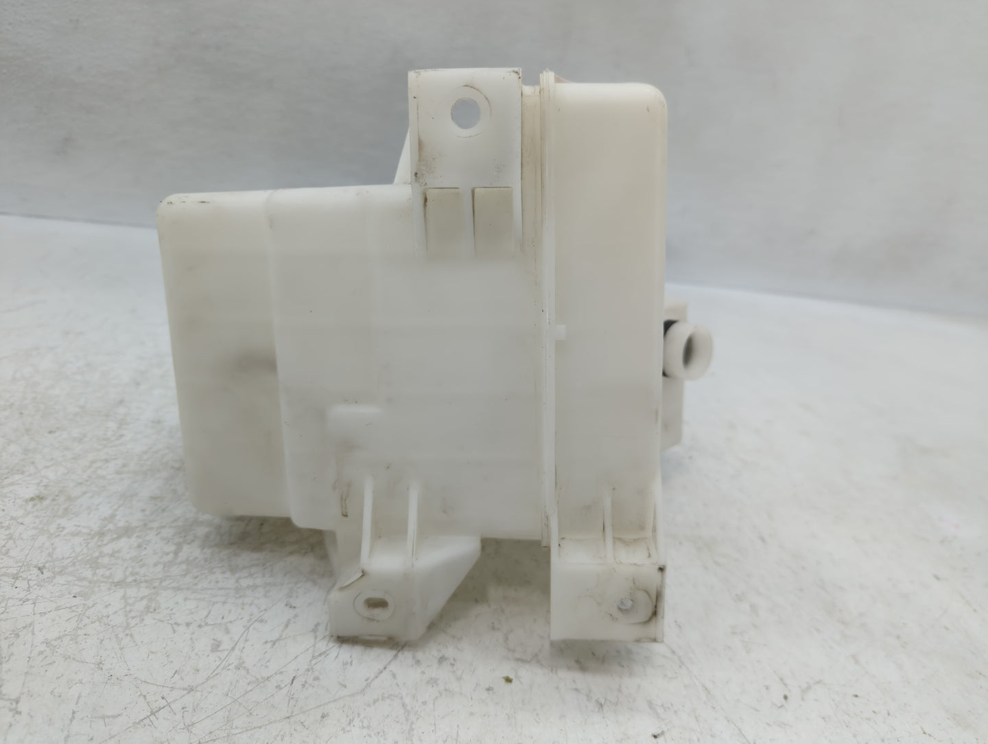 2006-2012 Ford Fusion Windshield Washer Fluid Reservoir Bottle Oem - Oemusedautoparts1.com