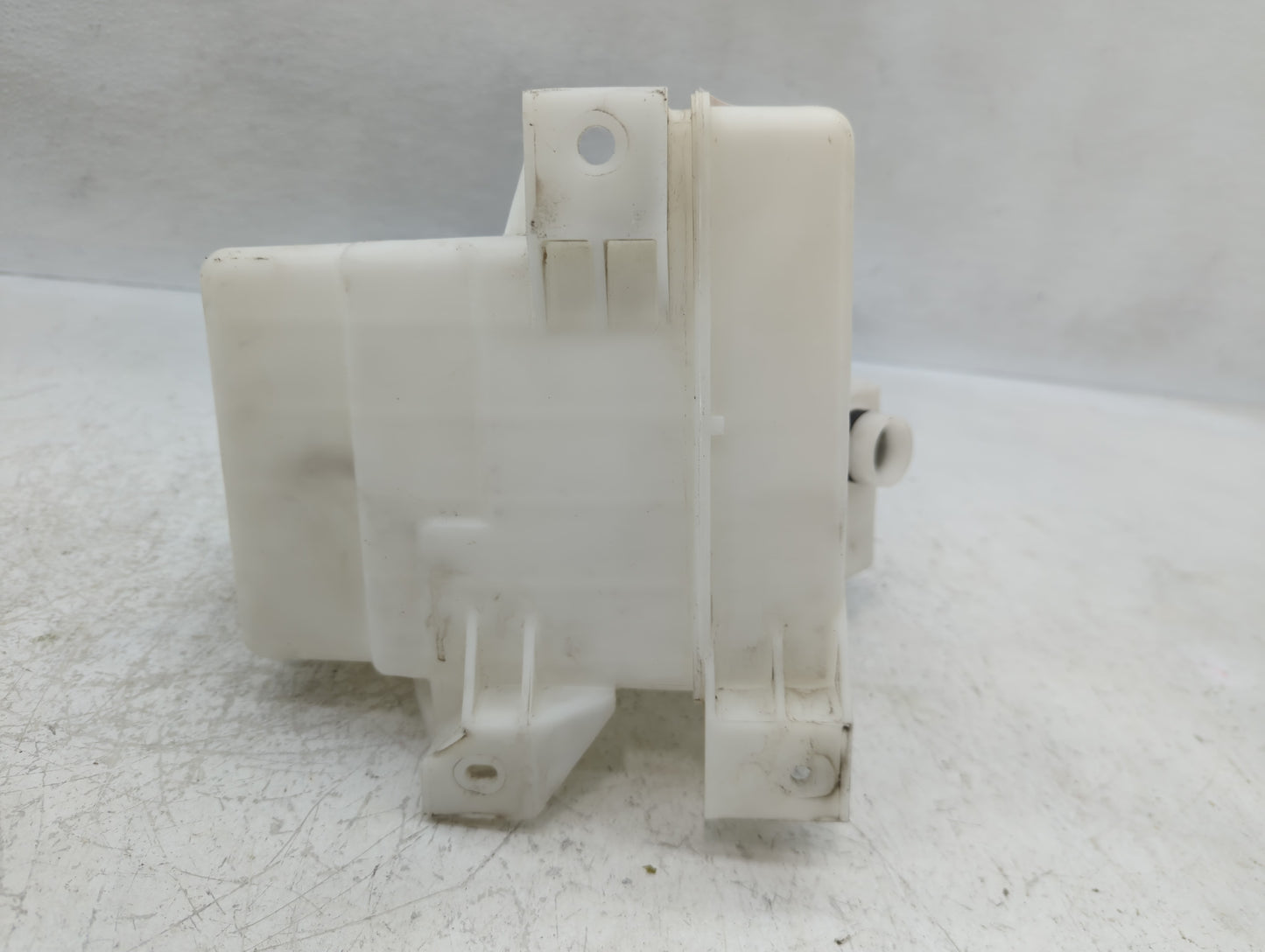 2006-2012 Ford Fusion Windshield Washer Fluid Reservoir Bottle Oem - Oemusedautoparts1.com