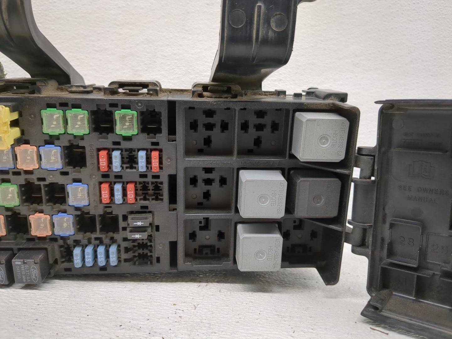 2006-2009 Ford Fusion Fusebox Fuse Box Panel Relay Module P/N:8E5T-14290-S Fits Fits 2006 2007 2008 2009 OEM Used Auto Parts