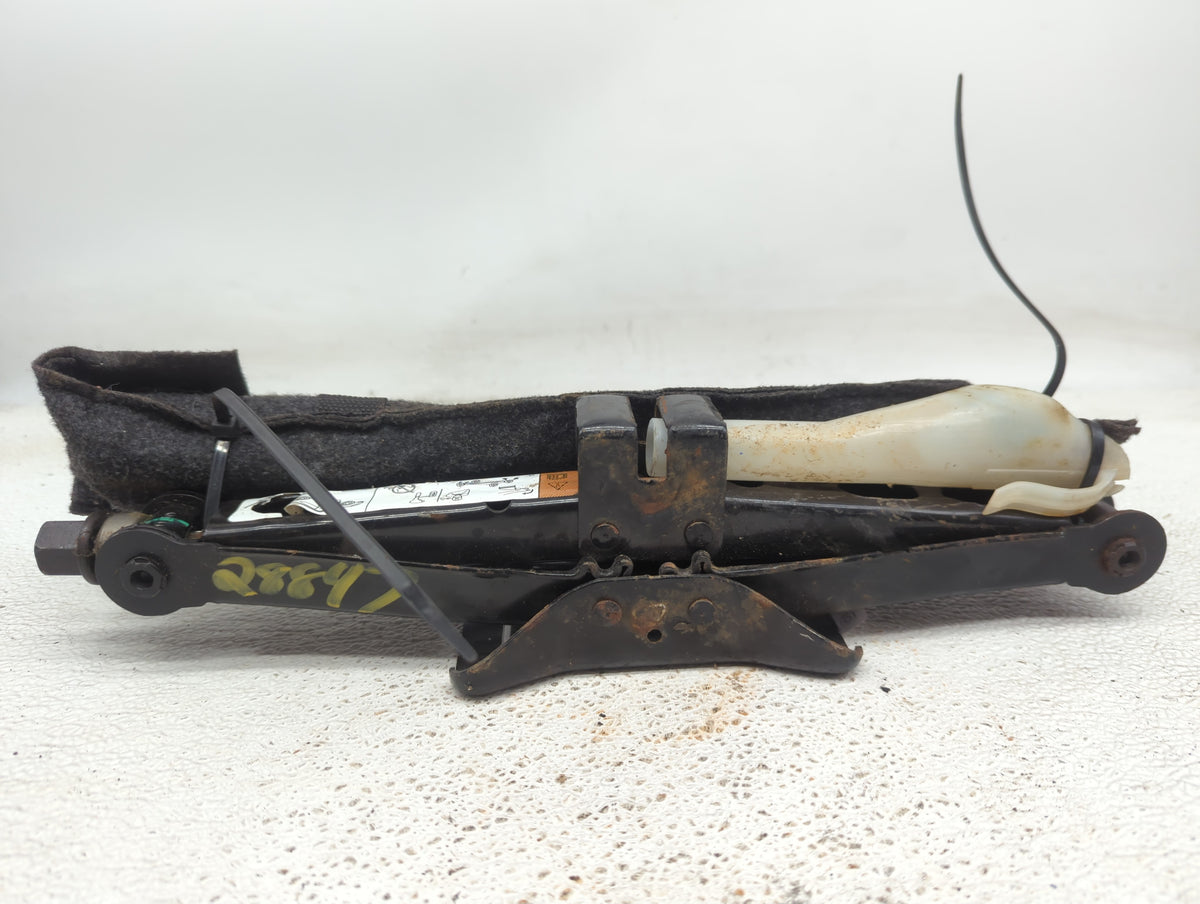 2008 Ford Fusion Spare Scissor Car Jack 1414249 - Oemusedautoparts1.com