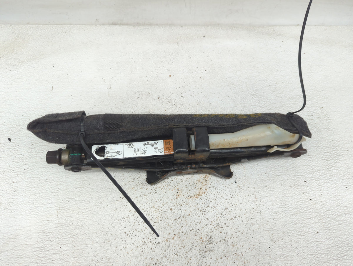 2008 Ford Fusion Spare Scissor Car Jack 1414249 - Oemusedautoparts1.com