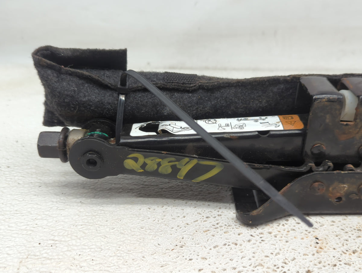 2008 Ford Fusion Spare Scissor Car Jack 1414249 - Oemusedautoparts1.com