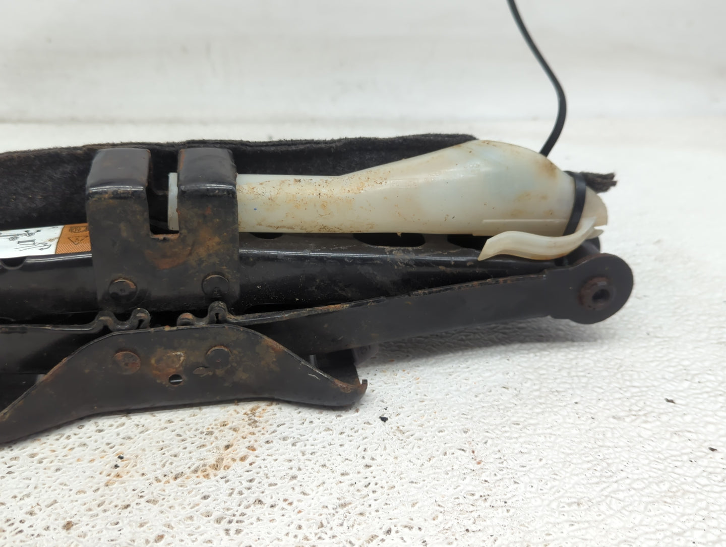 2008 Ford Fusion Spare Scissor Car Jack - Oemusedautoparts1.com
