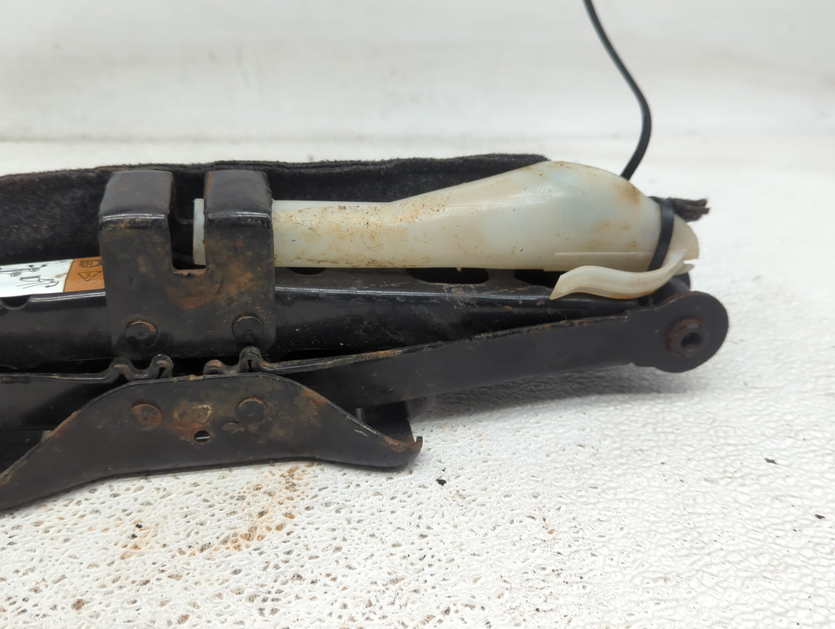 2008 Ford Fusion Spare Scissor Car Jack 1414249 - Oemusedautoparts1.com