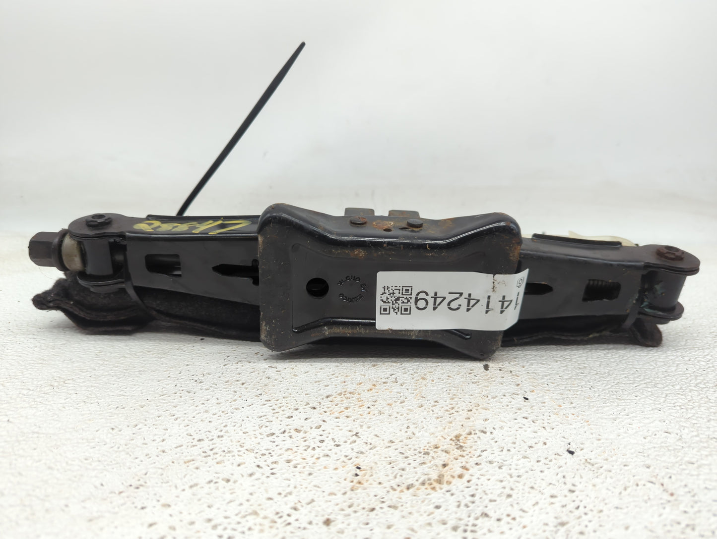 2008 Ford Fusion Spare Scissor Car Jack - Oemusedautoparts1.com