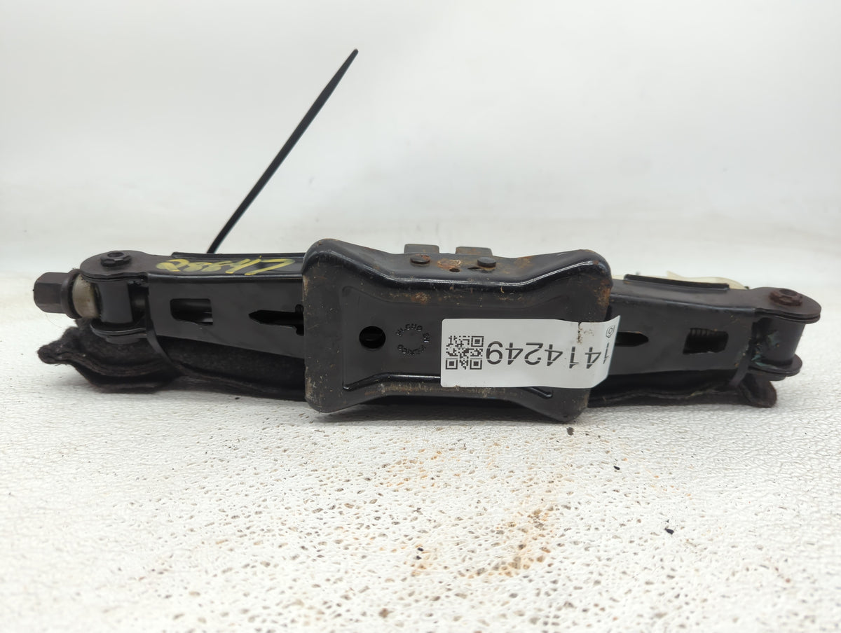 2008 Ford Fusion Spare Scissor Car Jack 1414249 - Oemusedautoparts1.com