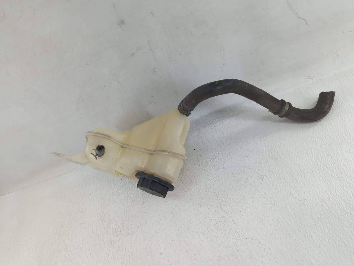 2006-2009 Ford Fusion Radiator Coolant Overflow Expansion Tank Bottle - Oemusedautoparts1.com