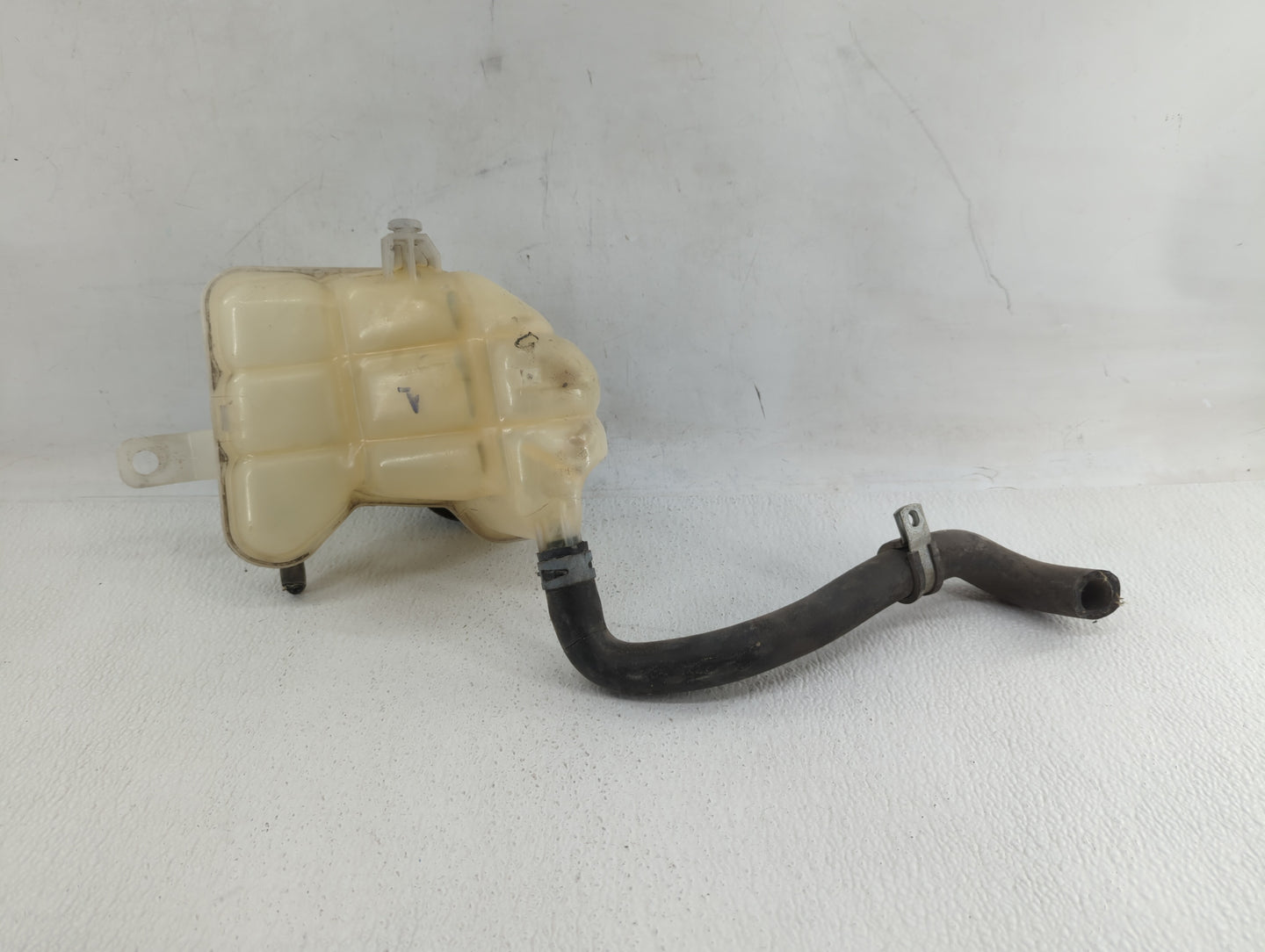 2006-2009 Ford Fusion Radiator Coolant Overflow Expansion Tank Bottle - Oemusedautoparts1.com