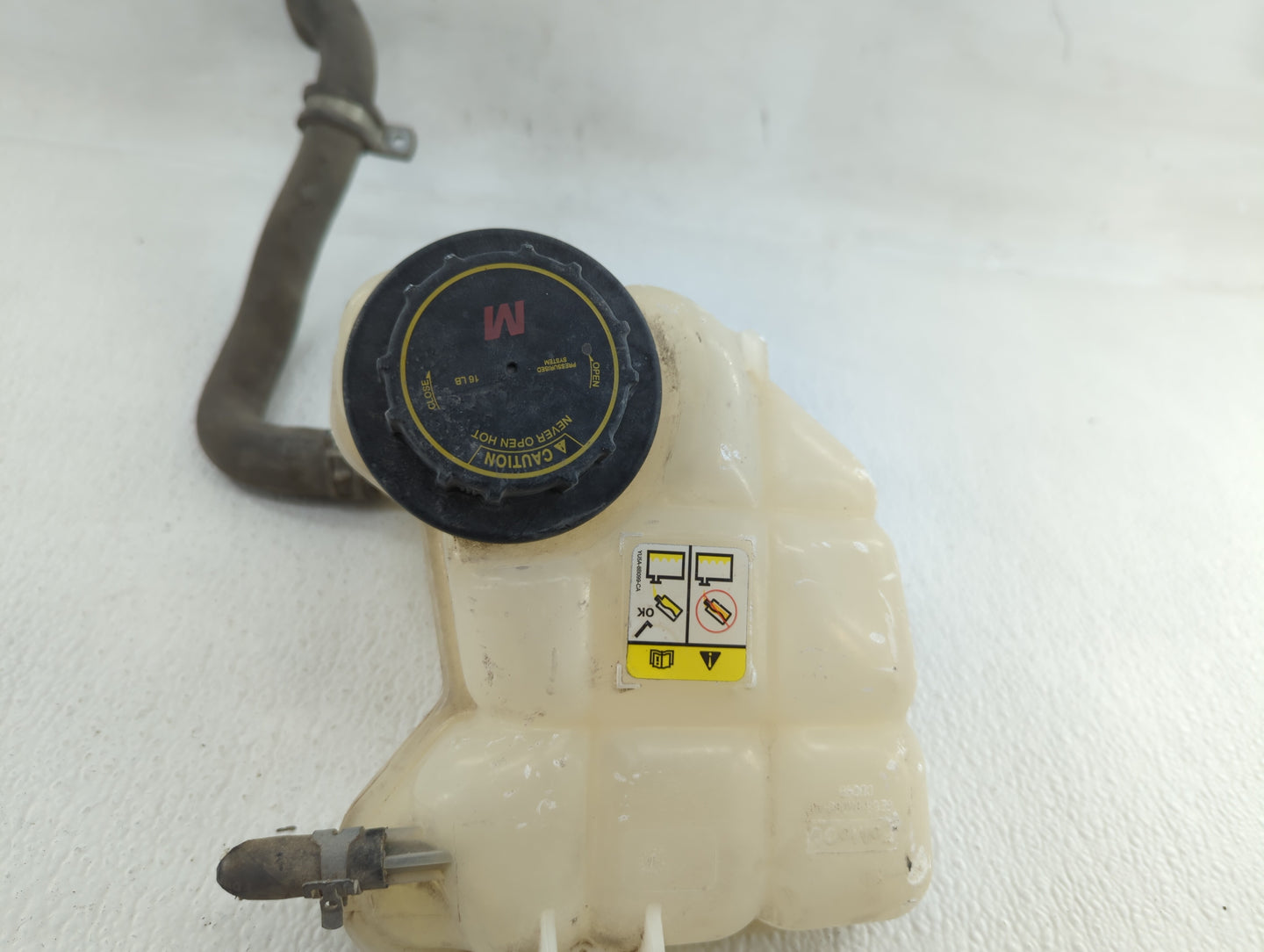 2006-2009 Ford Fusion Radiator Coolant Overflow Expansion Tank Bottle - Oemusedautoparts1.com