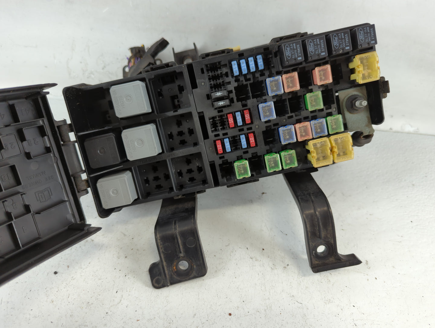 2006-2009 Ford Fusion Fusebox Fuse Box Panel Relay Module P/N:8E5T-14290-S Fits Fits 2006 2007 2008 2009 OEM Used Auto Parts