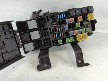 2006-2009 Ford Fusion Fusebox Fuse Box Panel Relay Module P/N:8E5T-14290-S Fits Fits 2006 2007 2008 2009 OEM Used Auto Parts