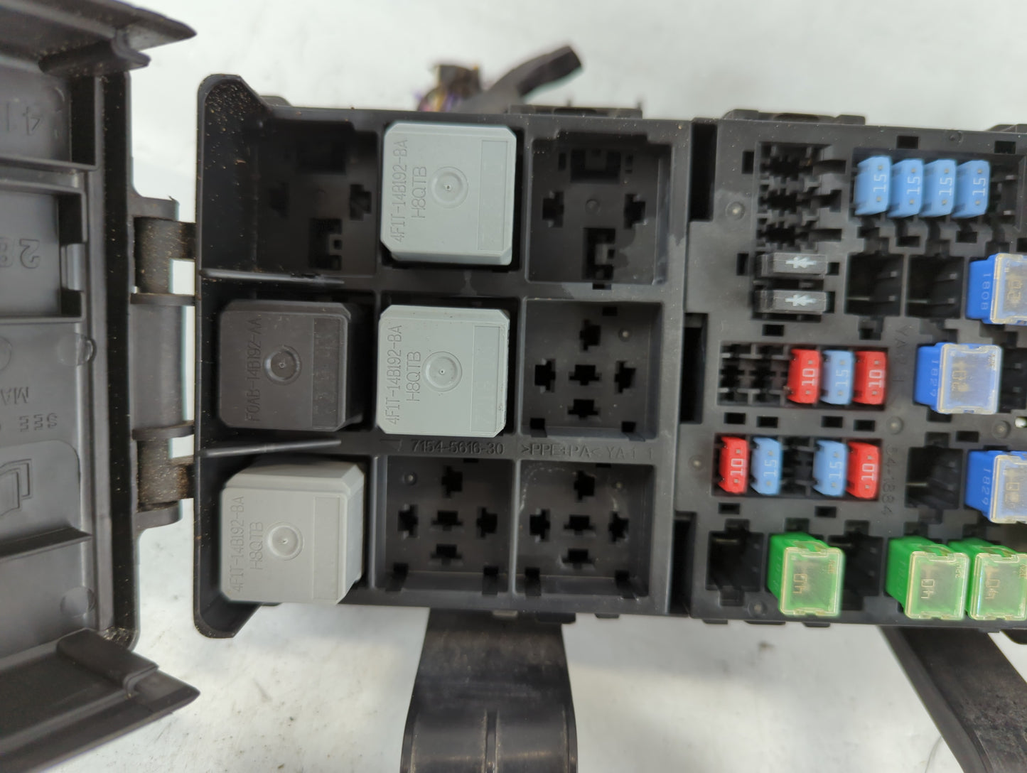 2006-2009 Ford Fusion Fusebox Fuse Box Panel Relay Module P/N:8E5T-14290-S Fits Fits 2006 2007 2008 2009 OEM Used Auto Parts