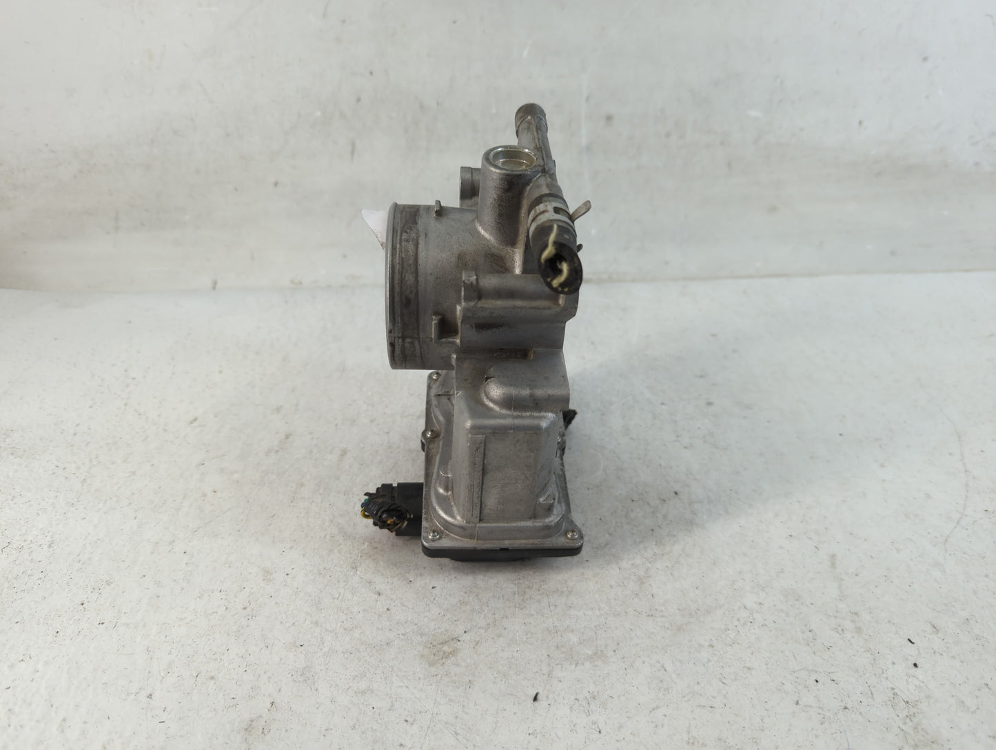 2006-2009 Ford Fusion Throttle Body P/N:6E5G-9F991 6E5G-A Fits Fits 2006 2007 2008 2009 OEM Used Auto Parts - Oemusedautopar