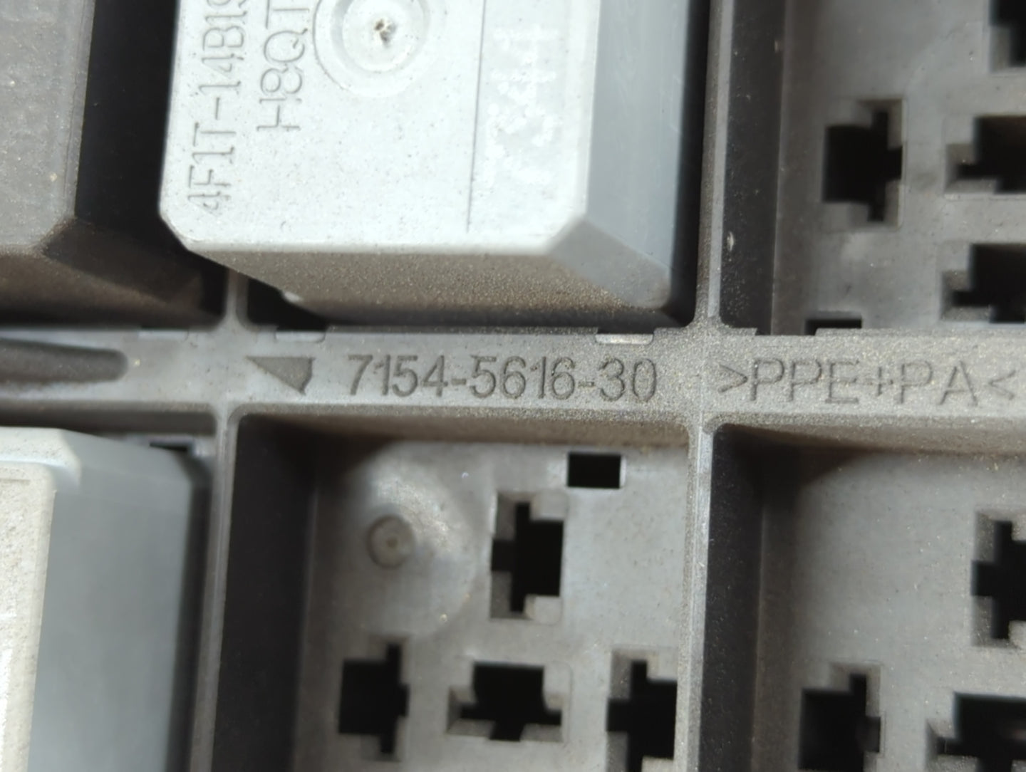 2006-2009 Ford Fusion Fusebox Fuse Box Panel Relay Module P/N:7154-5616-30 Fits Fits 2006 2007 2008 2009 OEM Used Auto Parts