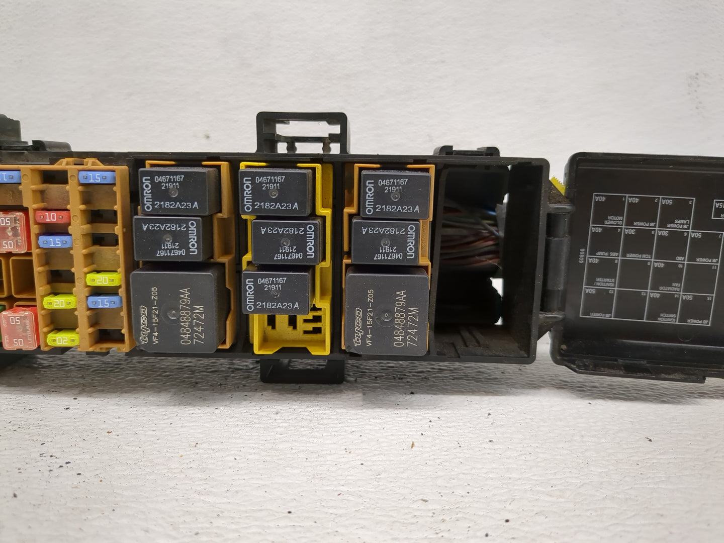 2007-2008 Ford Mustang Fusebox Fuse Box Panel Relay Module P/N:8R3T-14K001 CAB Fits Fits 2007 2008 OEM Used Auto Parts - Oem