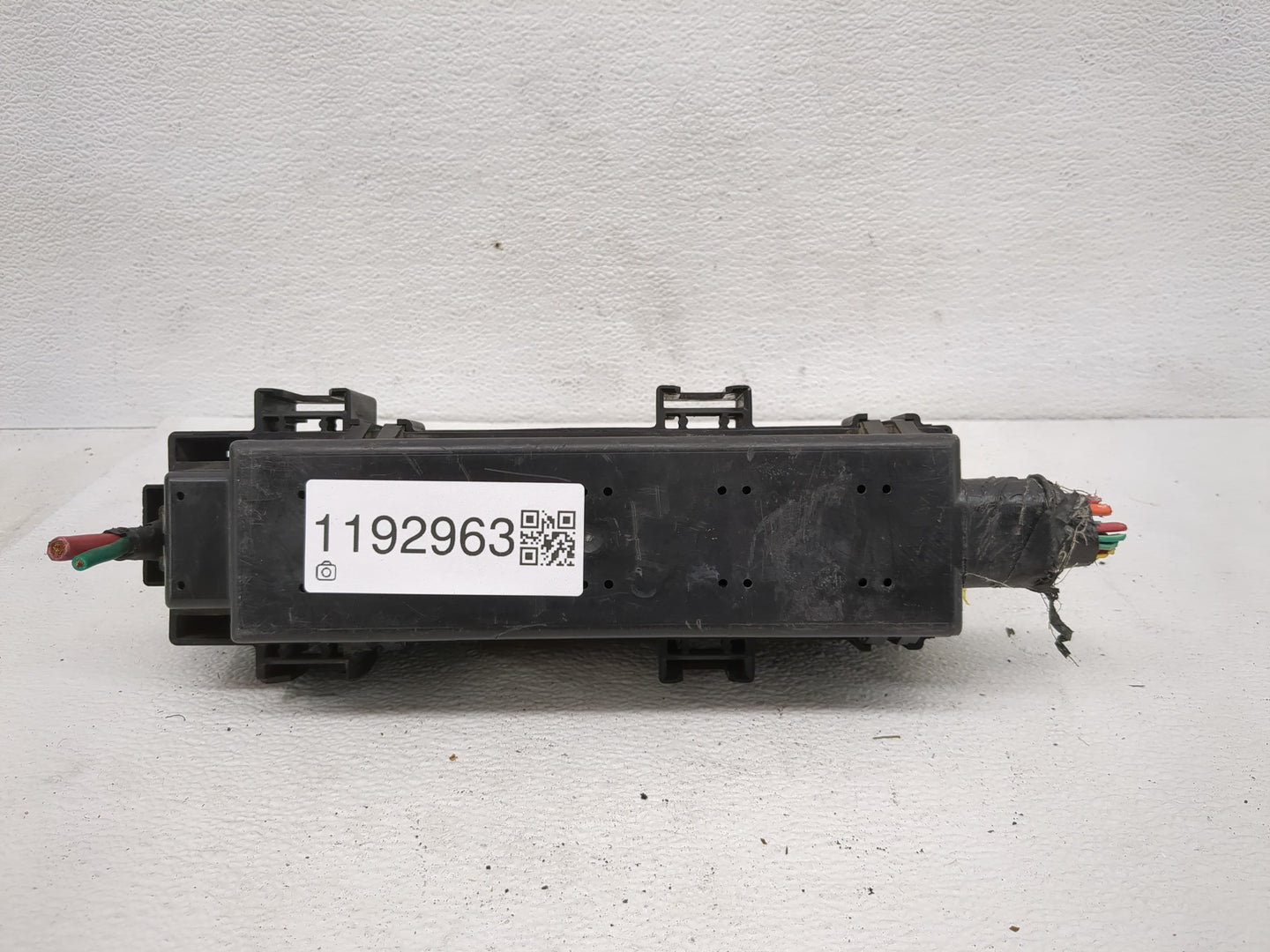 2007-2008 Ford Mustang Fusebox Fuse Box Panel Relay Module P/N:8R3T-14K001 CAB Fits Fits 2007 2008 OEM Used Auto Parts - Oem