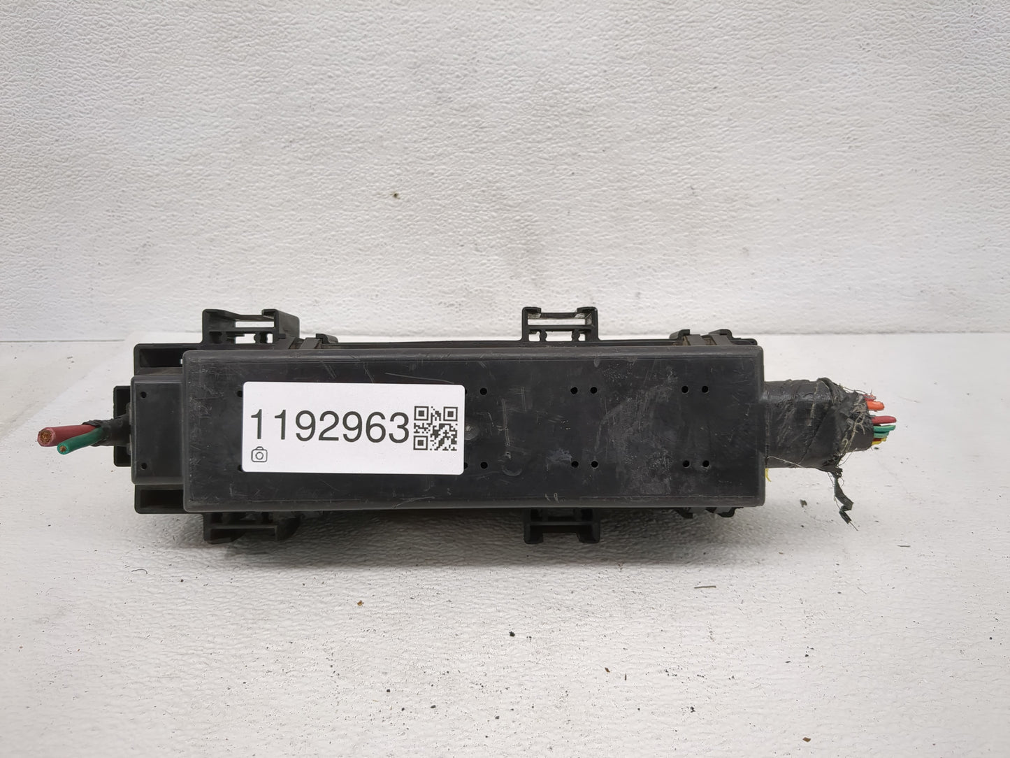 2007-2008 Ford Mustang Fusebox Fuse Box Panel Relay Module P/N:8R3T-14K001 CAB Fits Fits 2007 2008 OEM Used Auto Parts - Oem
