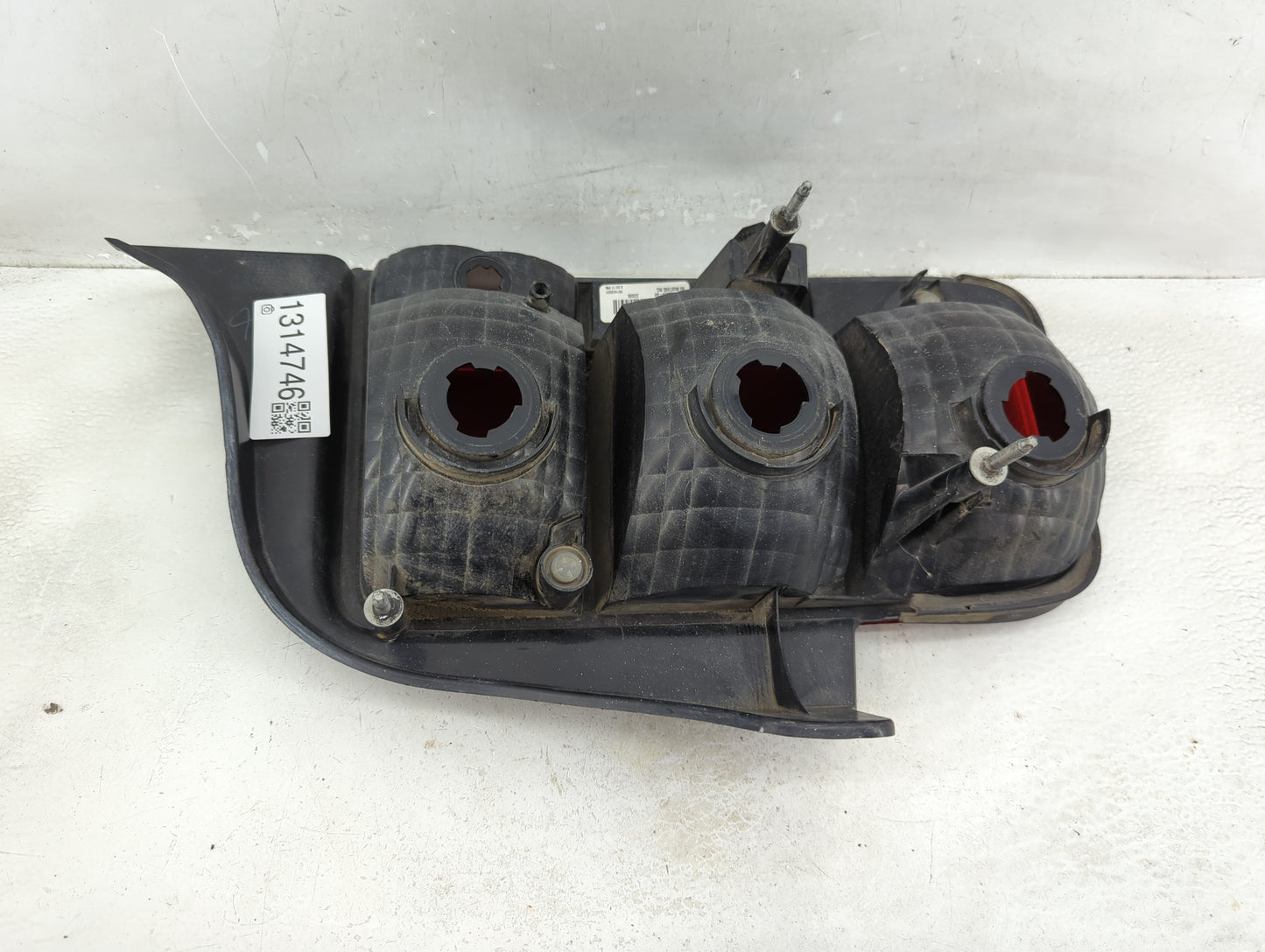 2005-2009 Ford Mustang Tail Light Assembly Passenger Right OEM P/N:6R33-13B504-AH Fits Fits 2005 2006 2007 2008 2009 OEM Use