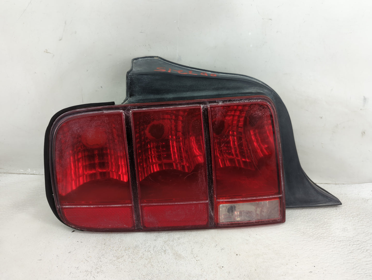 2005-2009 Ford Mustang Tail Light Assembly Driver Left OEM P/N:6R33-13B505-AH Fits Fits 2005 2006 2007 2008 2009 OEM Used Au