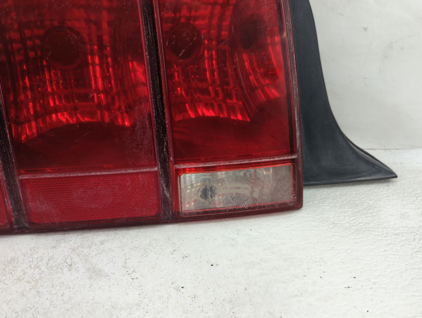 2005-2009 Ford Mustang Tail Light Assembly Driver Left OEM P/N:6R33-13B505-AH Fits Fits 2005 2006 2007 2008 2009 OEM Used Au