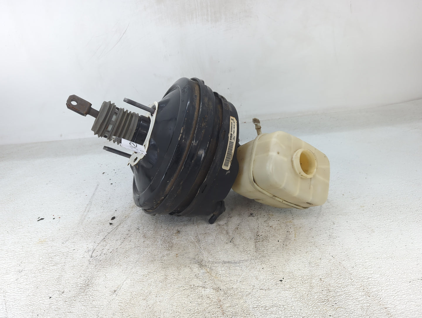 2005-2008 Ford Mustang Power Brake Booster Oem - Oemusedautoparts1.com