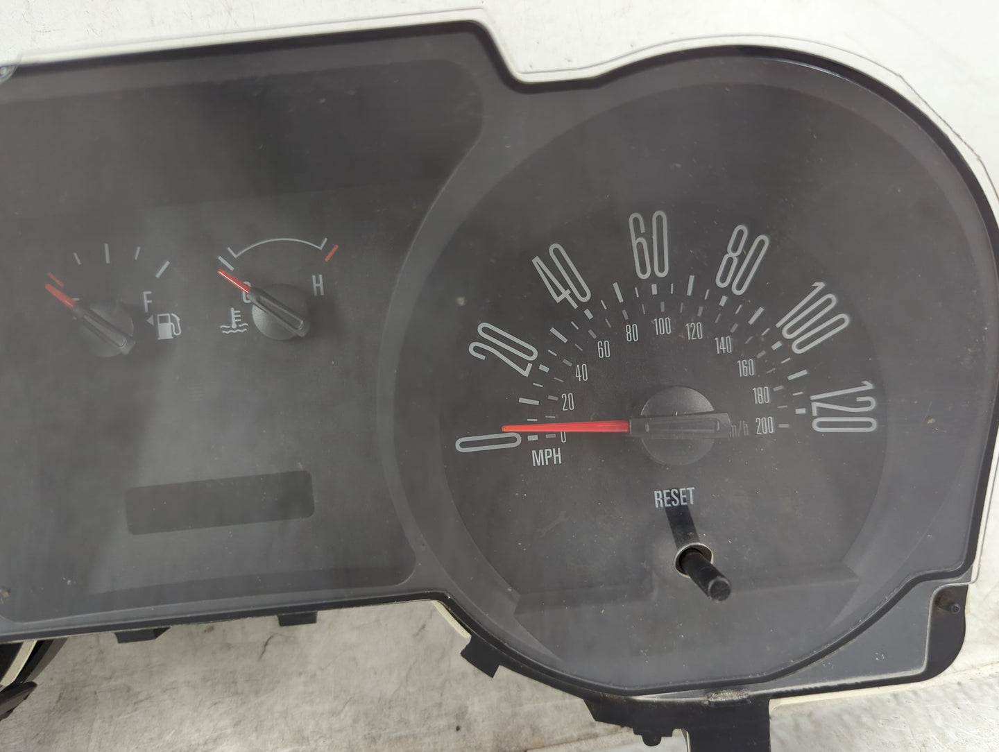 2007-2009 Ford Mustang Instrument Cluster Speedometer Gauges P/N:7R33-10849-AC 28066533, 12248282 Fits Fits 2007 2008 2009 O