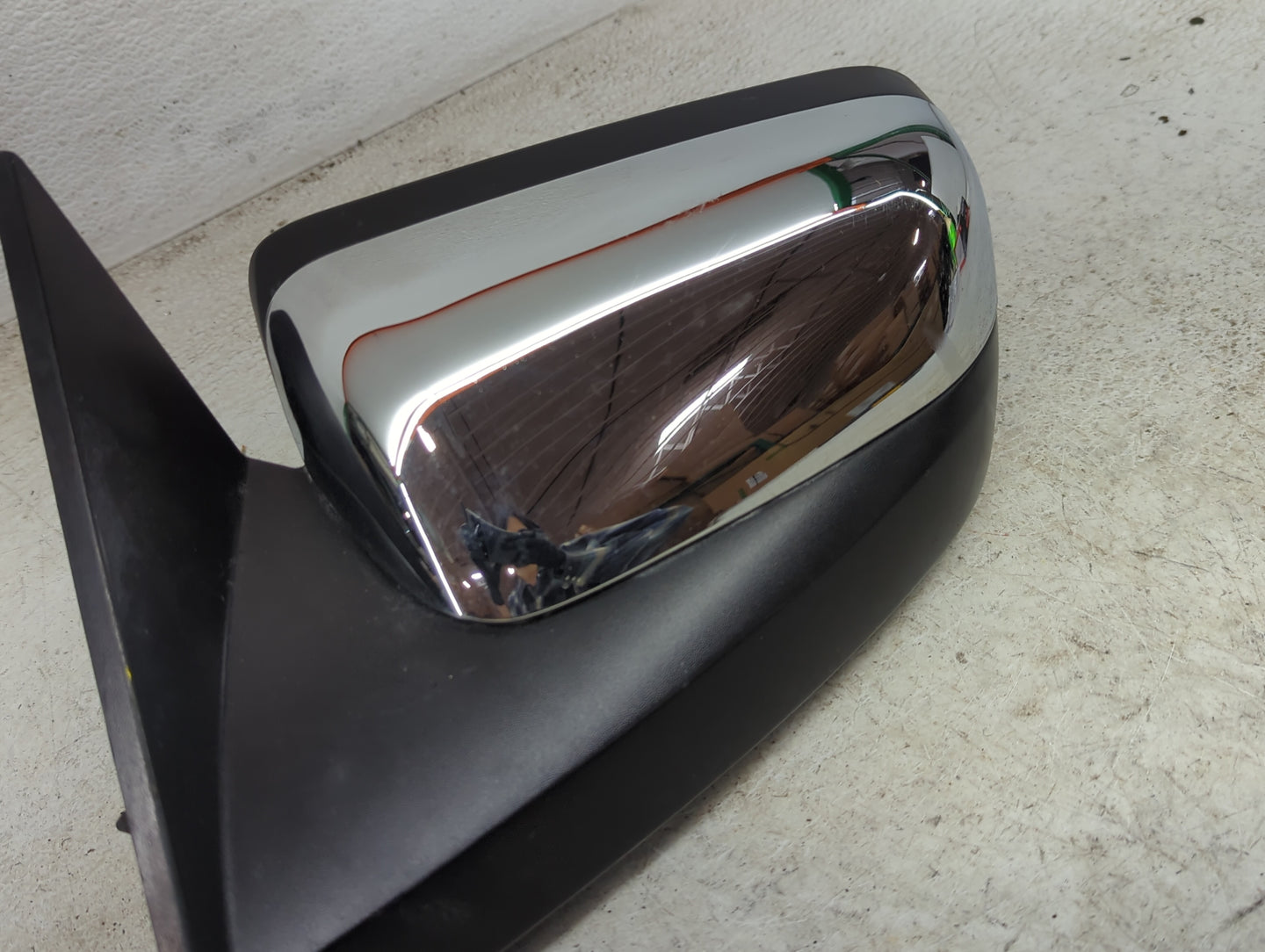 2005-2009 Ford Mustang Driver Side View Mirror - Left Door Mirror OEM Used - Oemusedautoparts1.com