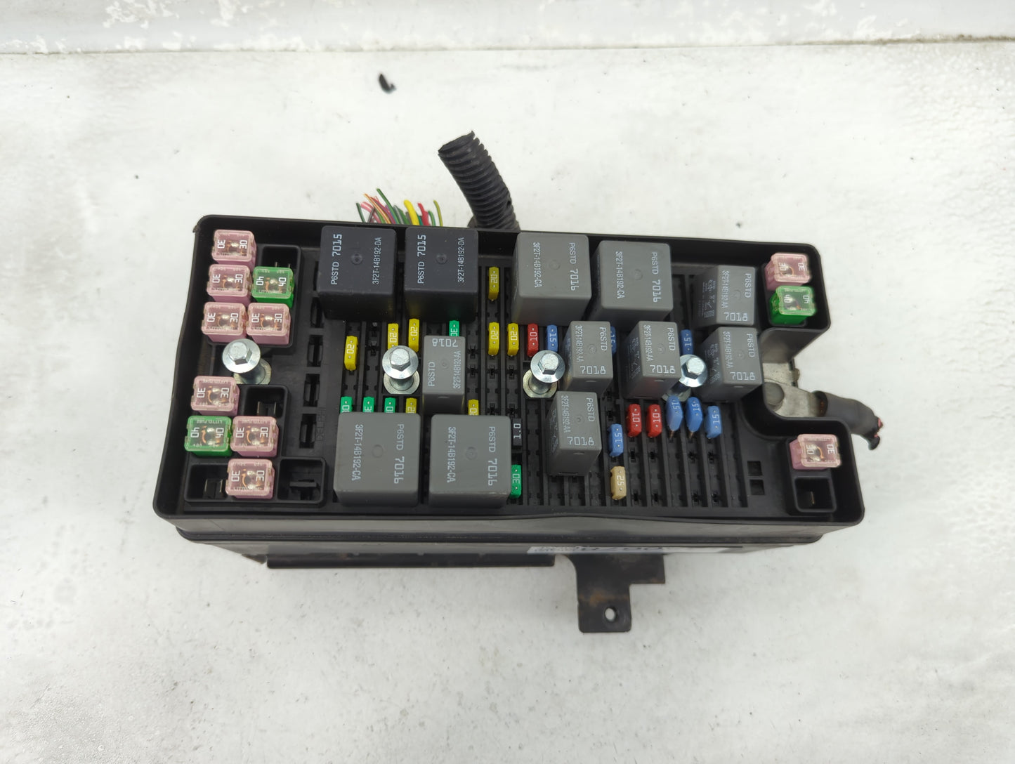 2007-2008 Ford Mustang Fusebox Fuse Box Panel Relay Module P/N:8R3T14K001BAC 13650236 Fits Fits 2007 2008 OEM Used Auto Part