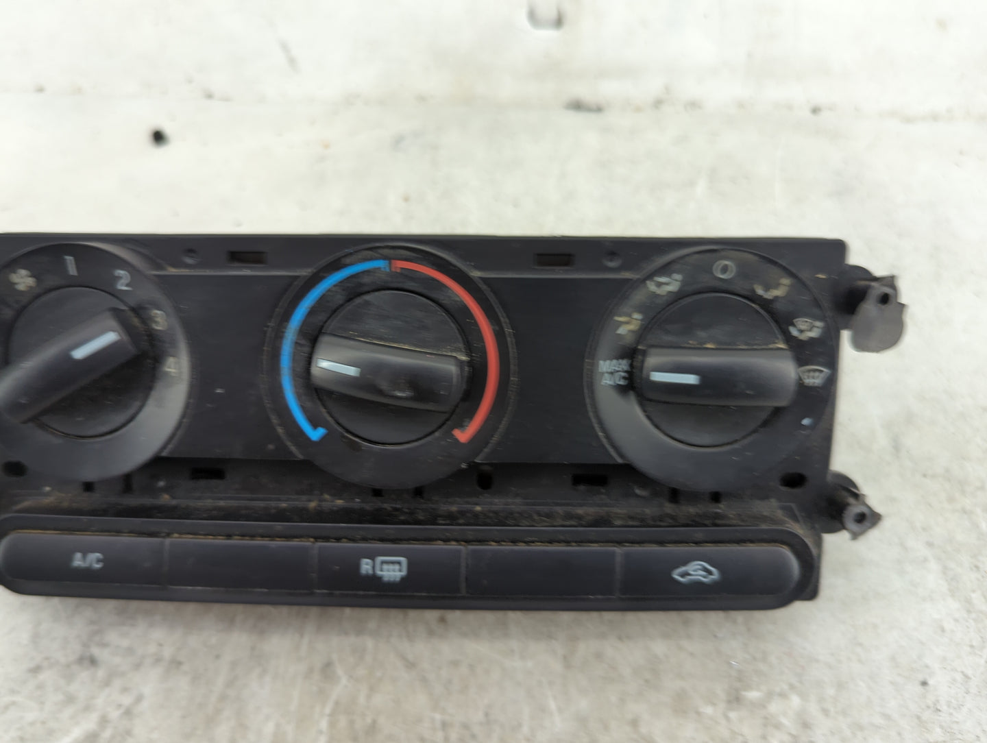 2005-2009 Ford Mustang Climate Control Module Temperature AC/Heater Replacement P/N:7R33-19980-BD Fits OEM Used Auto Parts -
