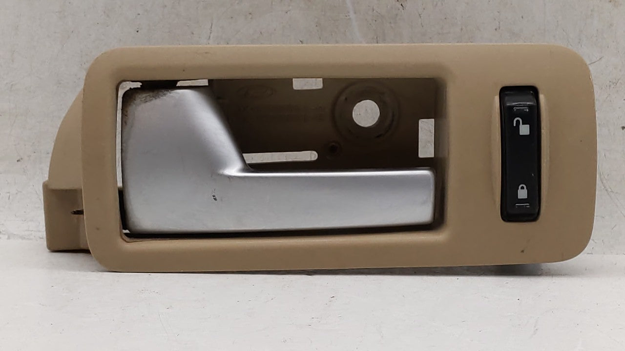 2005 Ford Mustang Passenger Front Right Door Handle Exterior Assembly - Oemusedautoparts1.com