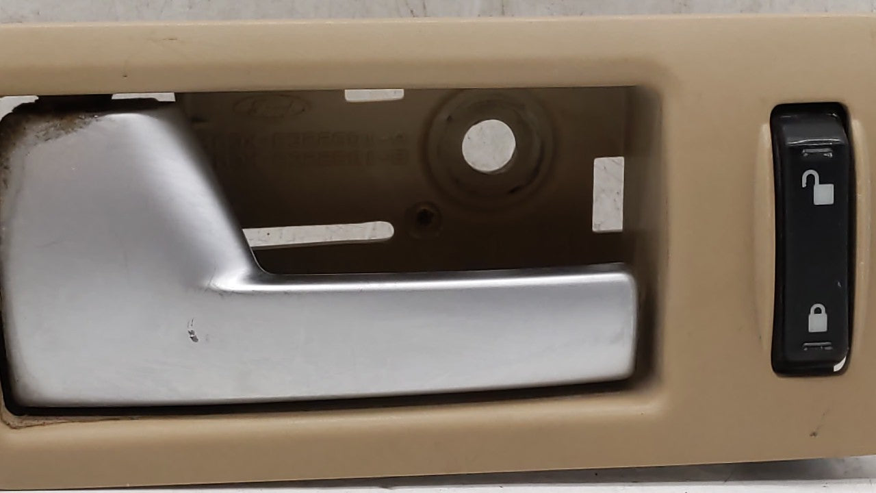 2005 Ford Mustang Passenger Front Right Door Handle Exterior Assembly - Oemusedautoparts1.com