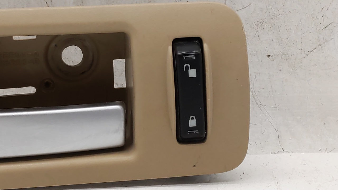 2005 Ford Mustang Passenger Front Right Door Handle Exterior Assembly - Oemusedautoparts1.com