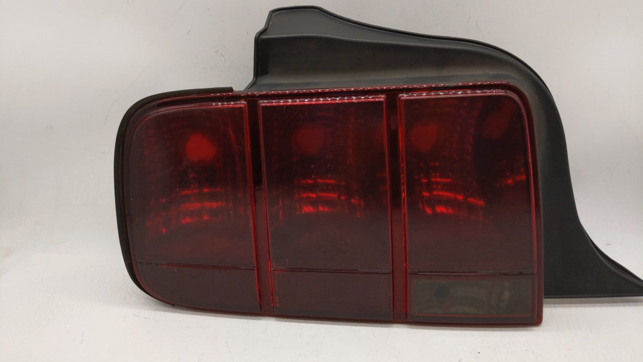 2005-2009 Ford Mustang Tail Light Assembly Driver Left OEM P/N:8R33-13B505-AB Fits Fits 2005 2006 2007 2008 2009 OEM Used Au