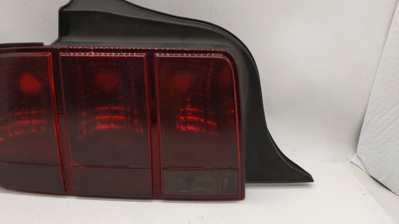 2005-2009 Ford Mustang Tail Light Assembly Driver Left OEM P/N:8R33-13B505-AB Fits Fits 2005 2006 2007 2008 2009 OEM Used Au