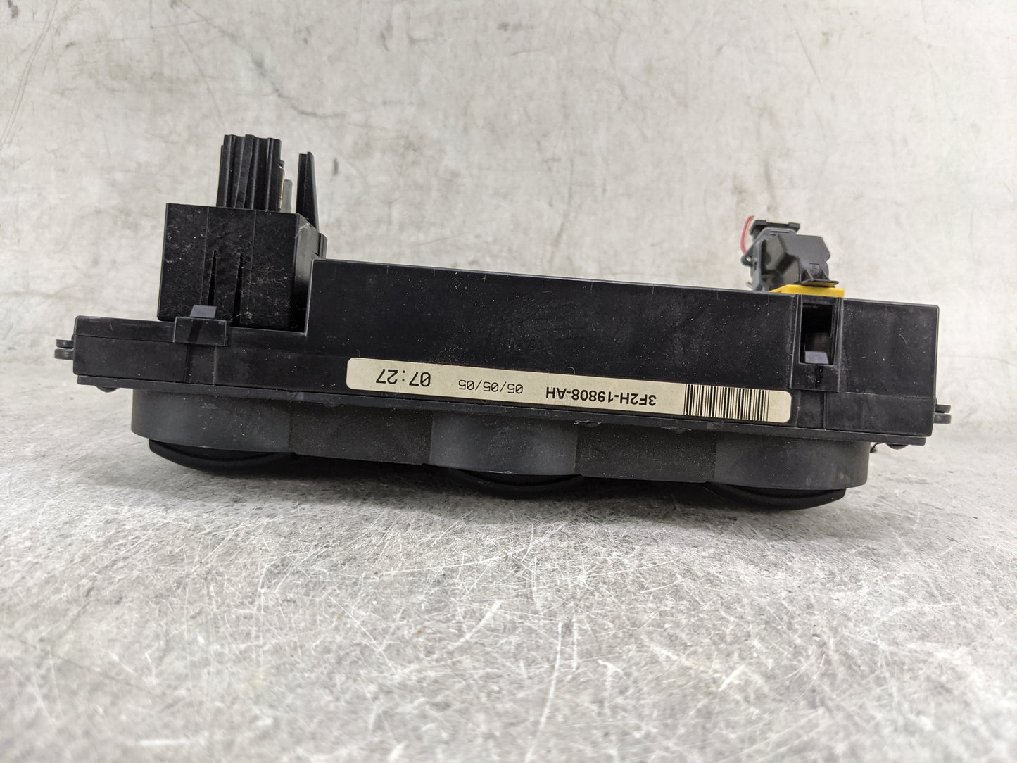 2005-2009 Ford Mustang Climate Control Module Temperature AC/Heater Replacement P/N:3F2H-19808-AH 5R33-19980-AA Fits OEM Use