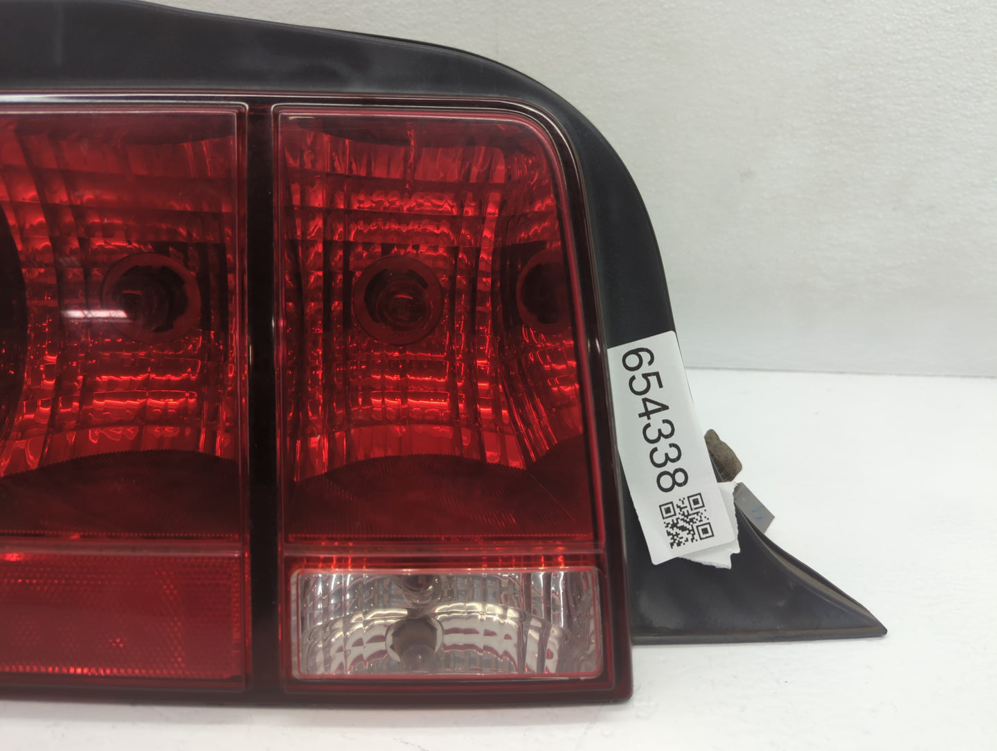 2005-2009 Ford Mustang Tail Light Assembly Driver Left OEM P/N:8R33-13B505-AB Fits Fits 2005 2006 2007 2008 2009 OEM Used Au