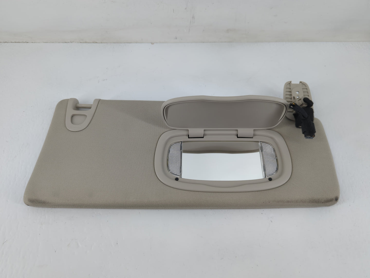 2005-2010 Ford Mustang Sun Visor Shade Replacement Passenger Right Mirror Fits Fits 2005 2006 2007 2008 2009 2010 OEM Used A