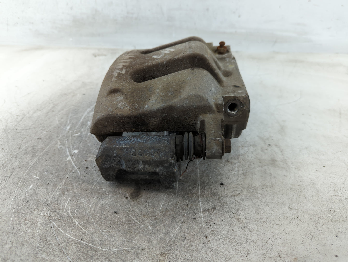 2005-2010 Ford Mustang Front Driver Left Brake Caliper 701048 - Oemusedautoparts1.com