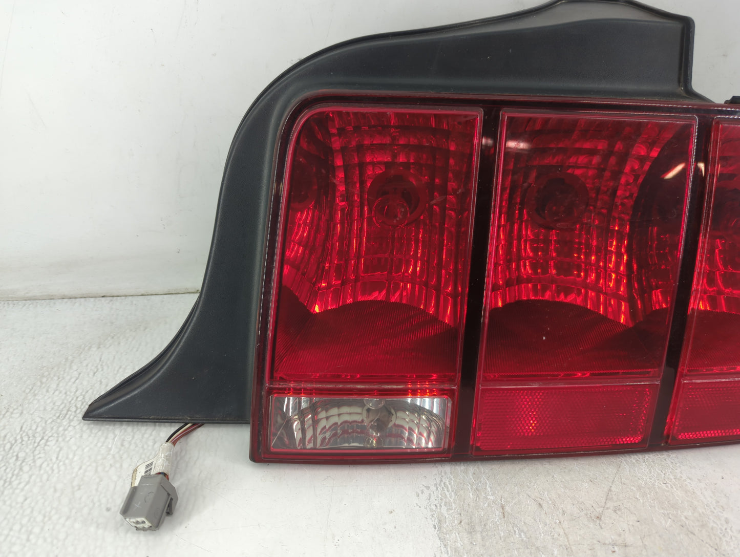2005-2009 Ford Mustang Tail Light Assembly Passenger Right OEM Fits Fits 2005 2006 2007 2008 2009 OEM Used Auto Parts - Oemu