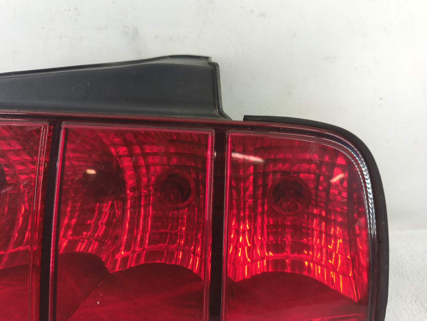 2005-2009 Ford Mustang Tail Light Assembly Passenger Right OEM Fits Fits 2005 2006 2007 2008 2009 OEM Used Auto Parts - Oemu