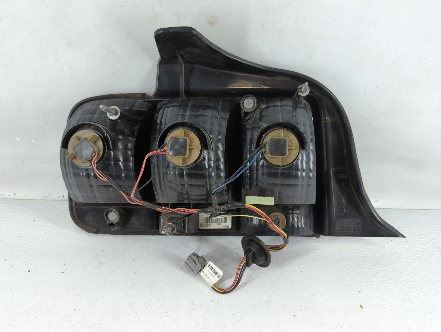 2005-2009 Ford Mustang Tail Light Assembly Passenger Right OEM P/N:8R33-13B504-AB Fits Fits 2005 2006 2007 2008 2009 OEM Use
