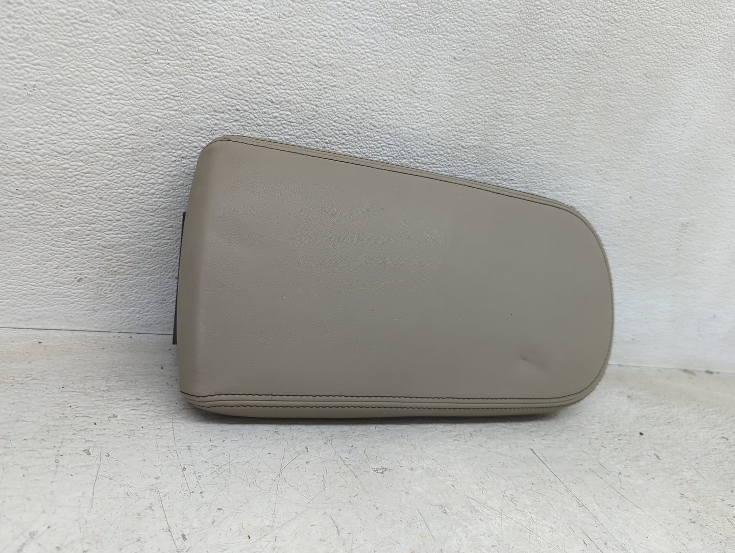 2008 Ford Taurus Center Console Armrest Cover Lid Fits OEM Used Auto Parts - Oemusedautoparts1.com