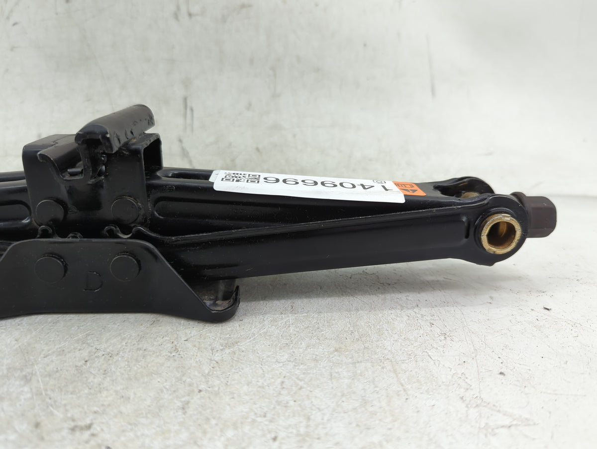 2008 Ford Taurus Spare Scissor Car Jack 1409696 - Oemusedautoparts1.com
