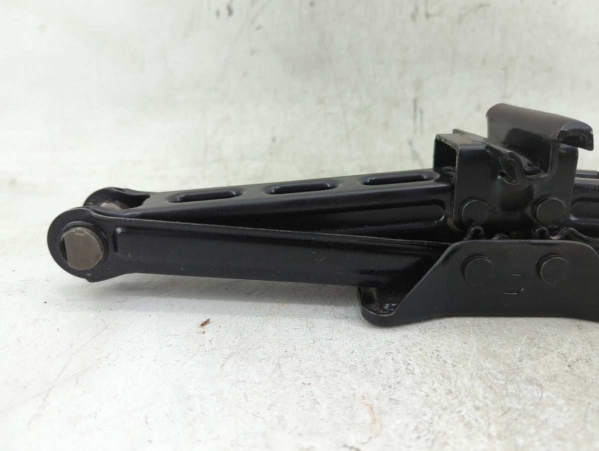 2008 Ford Taurus Spare Scissor Car Jack 1409696 - Oemusedautoparts1.com