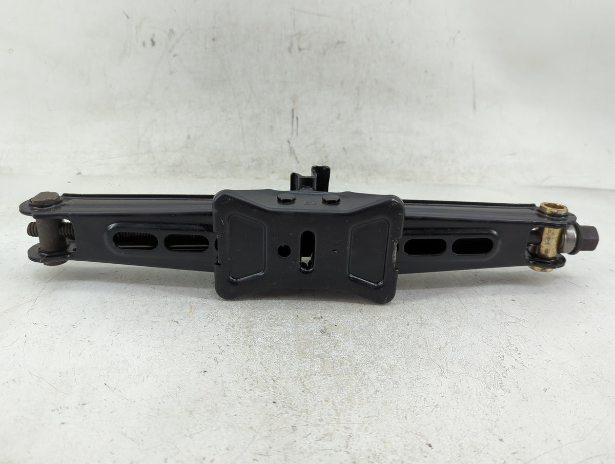 2008 Ford Taurus Spare Scissor Car Jack 1409696 - Oemusedautoparts1.com