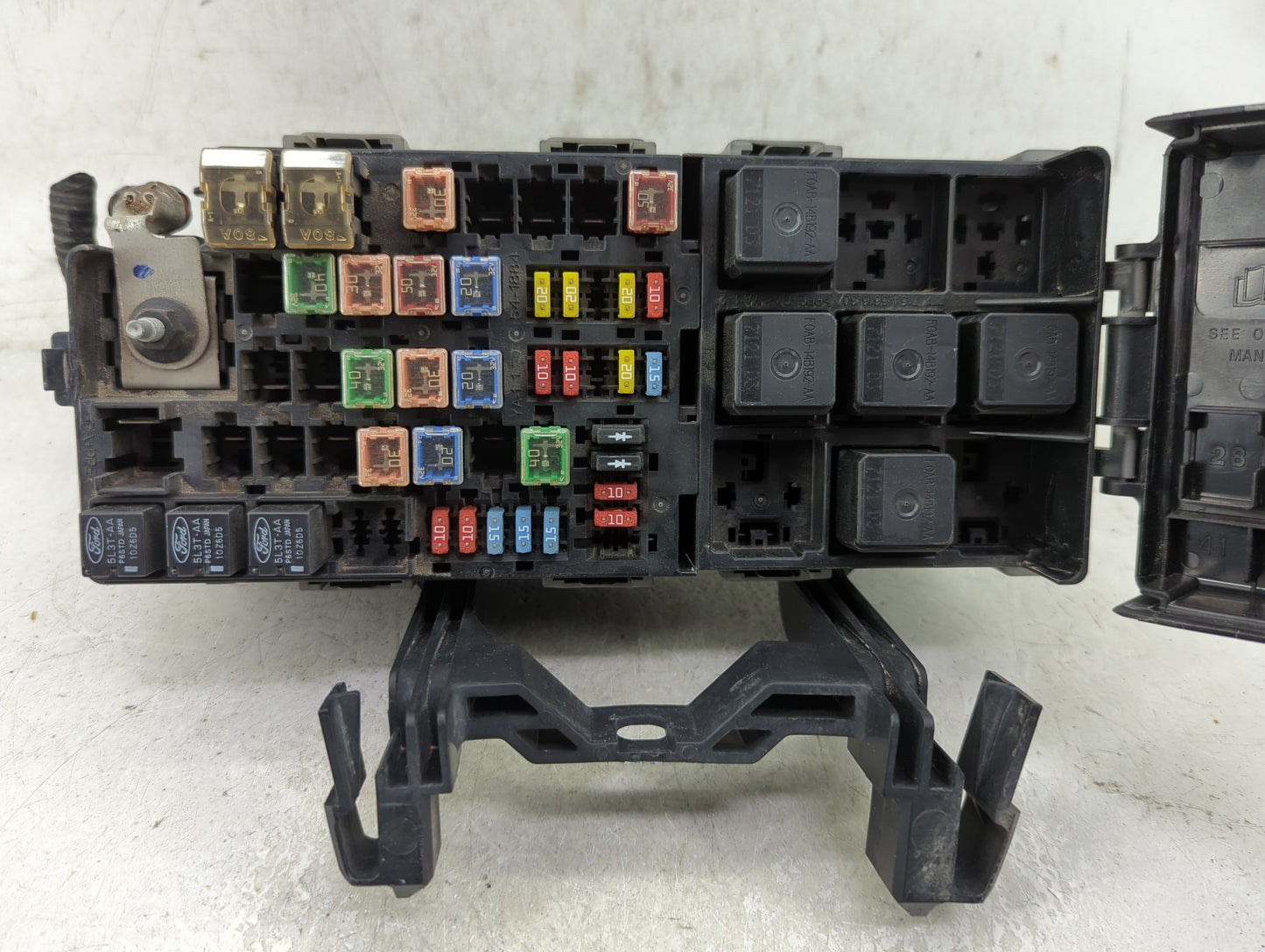 2008-2009 Ford Taurus Fusebox Fuse Box Panel Relay Module P/N:8G1T-14A008-AC Fits Fits 2008 2009 OEM Used Auto Parts - Oemus