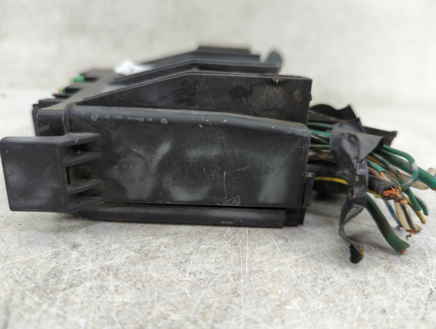 2008-2009 Ford Taurus Fusebox Fuse Box Panel Relay Module Fits Fits 2008 2009 OEM Used Auto Parts - Oemusedautoparts1.com